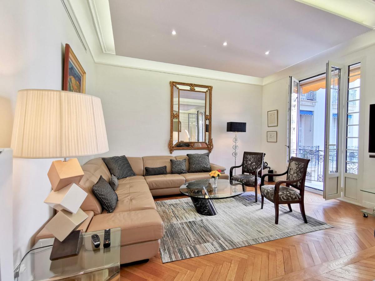 Luxury Baquis *